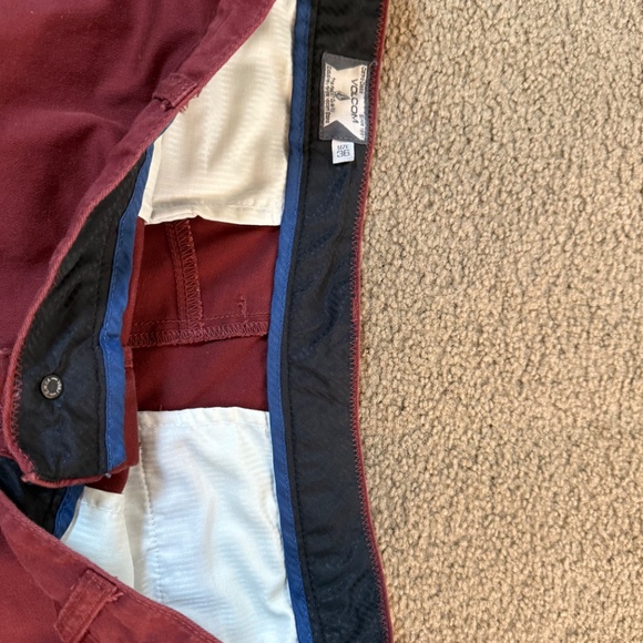 Men’s volcom shorts - Picture 2 of 3